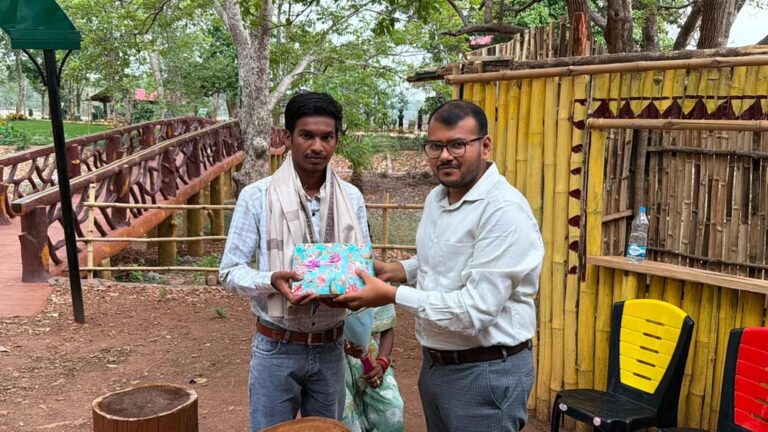 सुकमा के आदिवासी किसान के बेटे बारसे रोशन ने JEE एडवांस में गाड़े झंडे