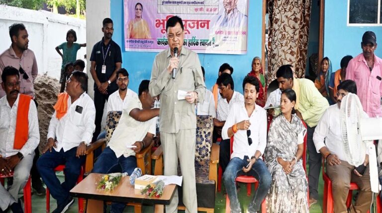 उद्योग मंत्री ने किया 40 लाख रूपए के सड़क डामरीकरण कार्य का शुभारंभ