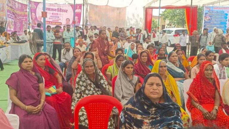 मुंगेली में सुशासन तिहार के दौरान बड़ा खुलासा, पंचायत सचिव ‘बैकडोर’ से बना कर्मचारी!