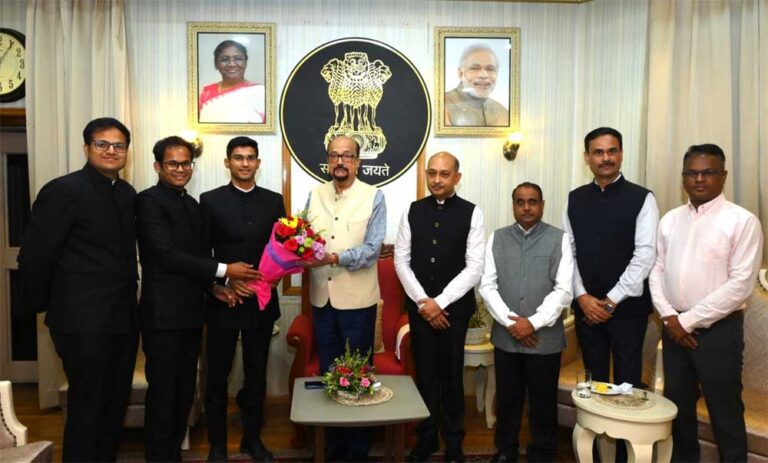 राज्यपाल से परिवीक्षाधीन आईएएस अधिकारियों ने की सौजन्य भेंट