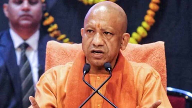 चिल्लूपार से सीएम योगी का चुनावी शंखनाद, विकास और राम मंदिर पर विपक्ष को घेरा