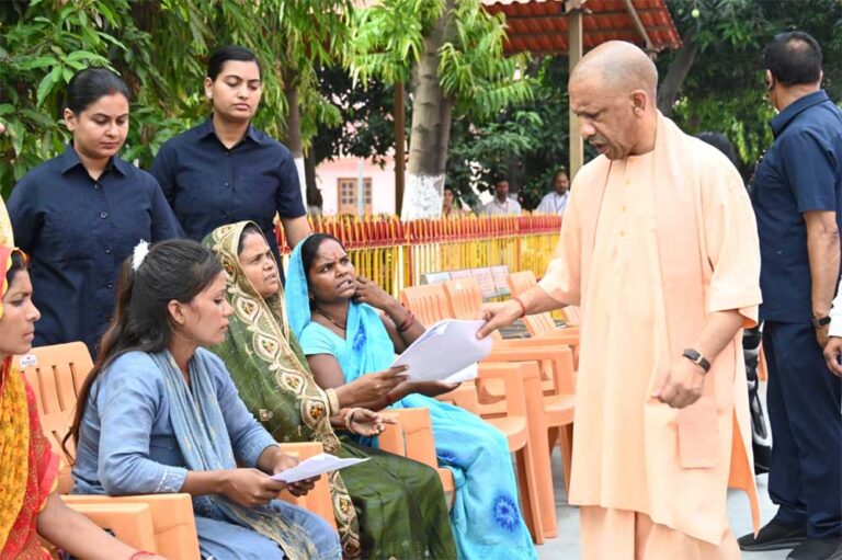 भूमि संबंधी प्रकरणों में लापरवाही पर हो सख्त कार्रवाई: मुख्यमंत्री