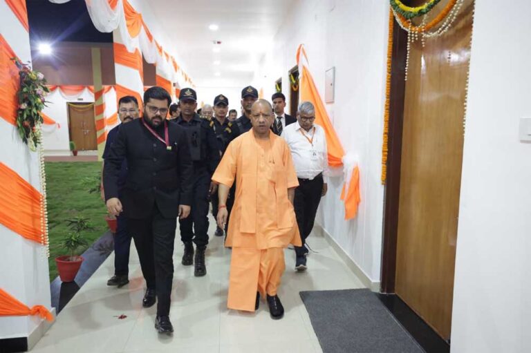 कांग्रेस व सपा सरकारों ने ललितपुर को कुल मिलाकर 1500 करोड़ रुपये भी नहीं दिए होंगे: मुख्यमंत्री