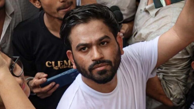 दिल्ली में अभिजीत दीपके पर स्याही फेंकी, जयपुर थप्पड़ कांड की याद ताजा