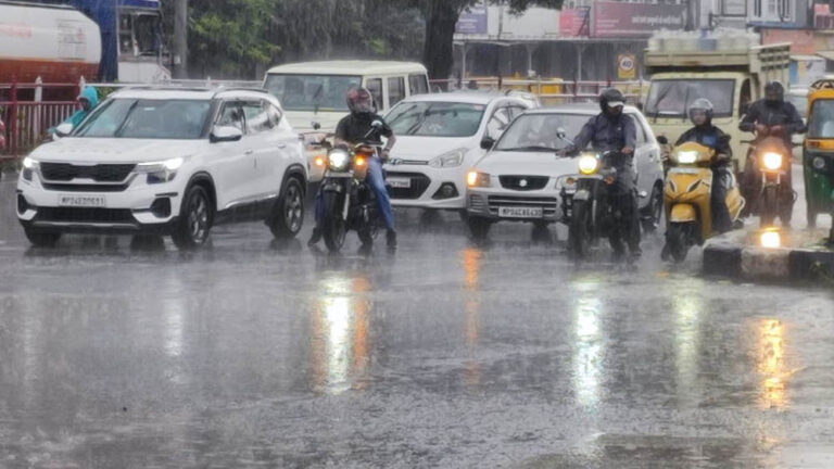 MP Weather: अगले 3 दिन हल्की बारिश, फिर अगले हफ्ते भारी बारिश का अलर्ट; 30 जिलों में सामान्य से ज्यादा बरसात