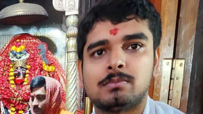 JEE Advanced और NEET दोनों में शानदार सफलता, सारण के आदित्य राज ने रचा इतिहास