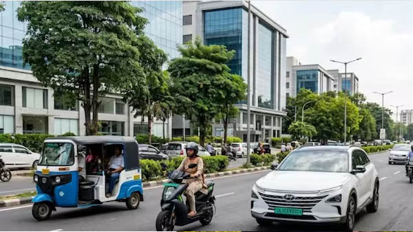 तेल संकट के बीच बढ़ी इलेक्ट्रिक वाहनों की मांग, चार्जिंग इंफ्रास्ट्रक्चर की कमी बनी बड़ी चुनौती