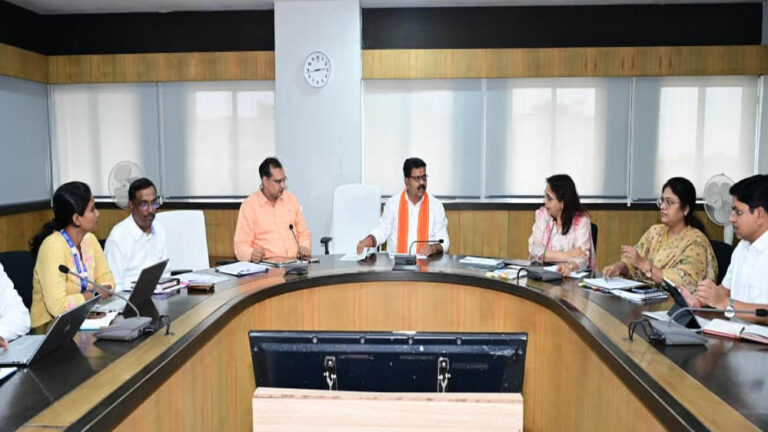 रायपुर : छत्तीसगढ़ में एआई (AI) तकनीक से होगा पीएमजीएसवाई सड़कों का निरीक्षण- उप मुख्यमंत्री विजय शर्मा का बड़ा फैसला