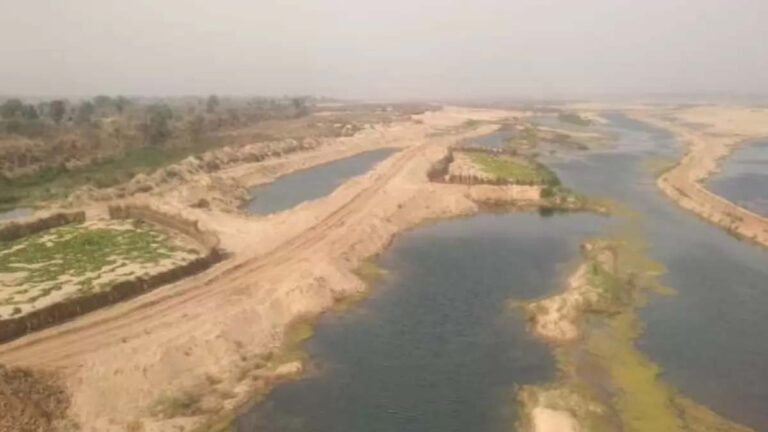 कम बारिश से बरवाडीह में बालू संकट की आहट, नदियों में नहीं हुआ प्राकृतिक पुनर्भरण