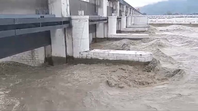 बिहार में बाढ़ से पहले तैयारी तेज, 381 स्थलों पर सुरक्षा कार्य जारी