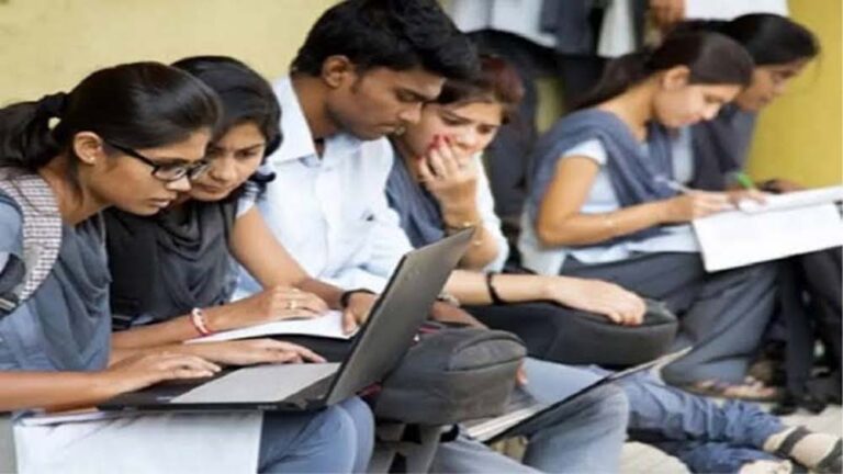 उच्च शिक्षा में यूपी की बड़ी छलांग, GER बढ़कर 26 पहुंचा, देश में सबसे ज्यादा नामांकन