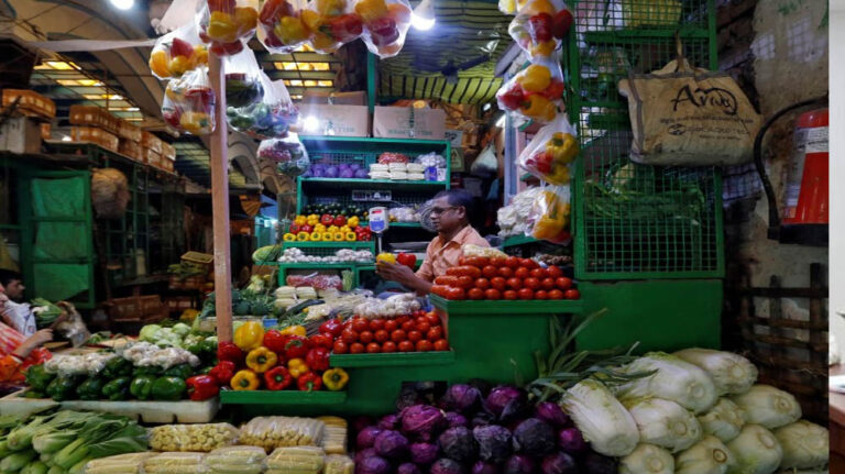 Retail Inflation Surge: जून में फिर बढ़ी महंगाई, RBI के 4% लक्ष्य को किया पार, आम जनता को बड़ा झटका