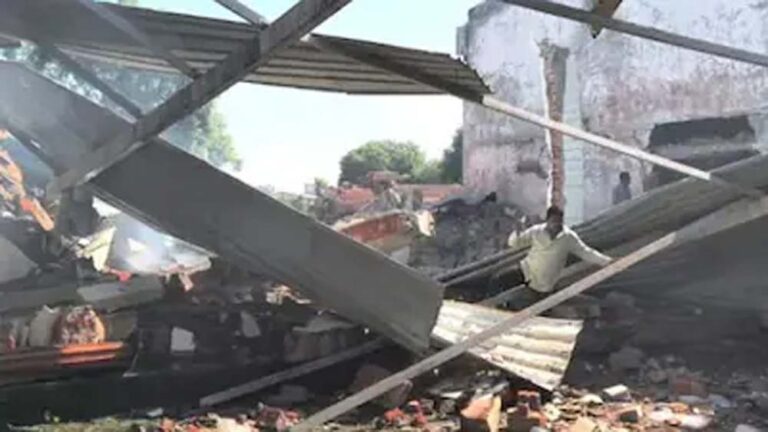 अहमदाबाद पटाखा फैक्ट्री विस्फोट पर पीएम मोदी ने जताया दुख, मुआवजे का ऐलान