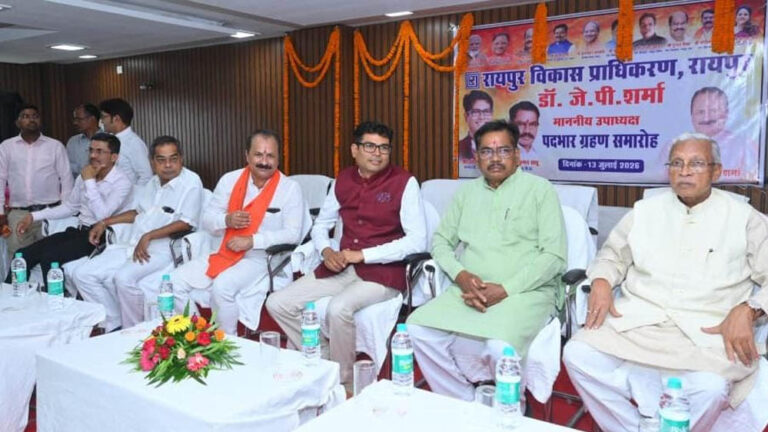 रायपुर विकास प्राधिकरण के नए उपाध्यक्ष डॉ. जय प्रकाश शर्मा ने संभाला पदभार