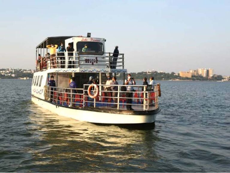 तवानगर में दो महीने बाद फिर शुरू हुई क्रूज और बोटिंग सेवाएं
