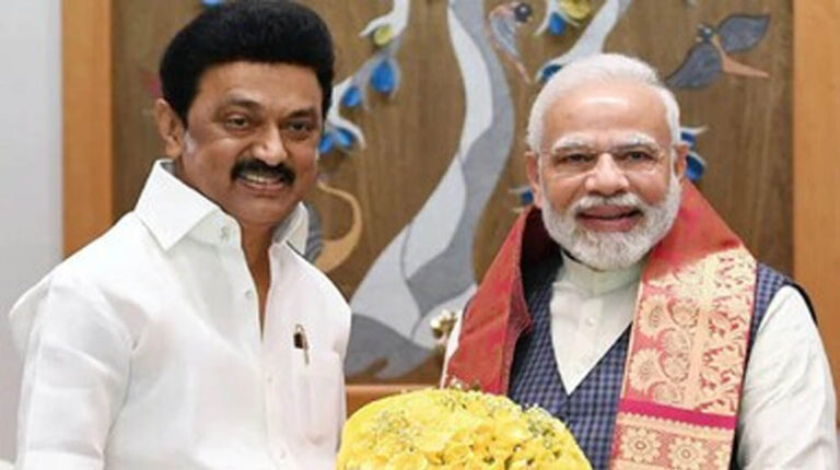 महिला आरक्षण-परिसीमन पर NDA को मिल सकता है DMK का साथ? विवादित बिल होल्ड की चर्चा के बीच समझें लोकसभा का नया गणित