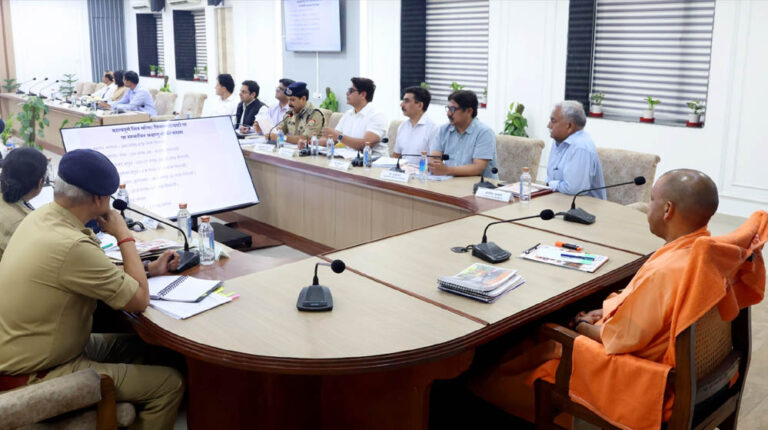 कांवड़ यात्रा में सुरक्षा से समझौता नहीं, अफवाह फैलाने वालों पर करें सख्त कार्रवाई : सीएम योगी