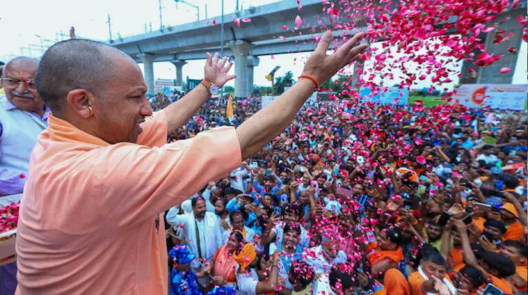 कांवड़ यात्रा को लेकर CM योगी के सख्त निर्देश, म्यूजिक सिस्टम से मांस-शराब की दुकानों तक जारी किए अहम आदेश