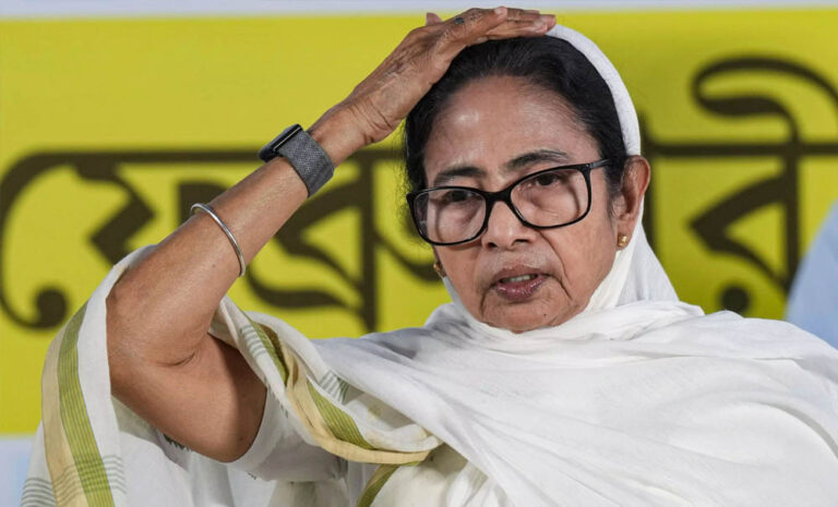 मता बनर्जी को बड़ा झटका, TMC के 3 बैंक खाते फ्रीज, जेट-हेलीकॉप्टर खरीद मामले से जुड़ा विवाद