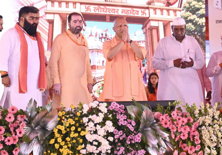 सपा-कांग्रेस से सावधान और सतर्क रहेंगे तो सुरक्षित रहेंगे, इनसे सटेंगे तो खतरा बढ़ेगाः सीएम योगी