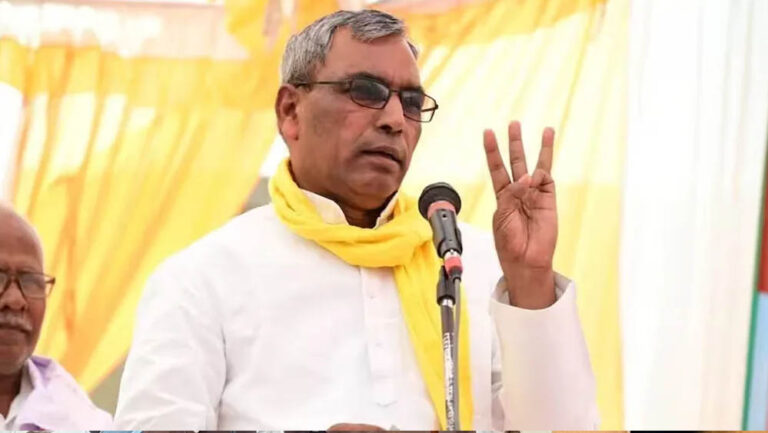 मऊ विवाद पर भड़के ओपी राजभर, अखिलेश से बोले— ‘अपने जातीय गुंडों को संभालिए’