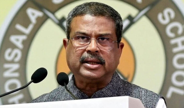 धर्मेंद्र प्रधान का इस्तीफा, बोले- देश के युवाओं को कुचक्र में नहीं फंसने देंगे; अभिजीत दीपके का बड़ा बयान