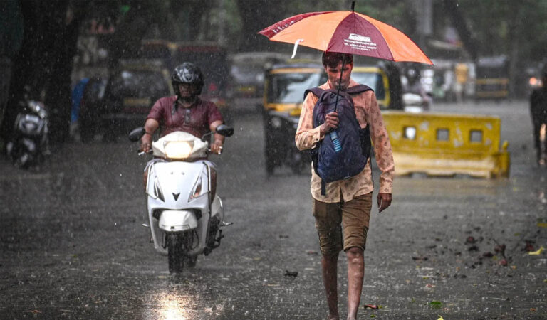 MP Weather Alert: भोपाल-इंदौर समेत 35 जिलों में भारी बारिश का अलर्ट, अगले 4 दिन जमकर बरसेंगे बदरा
