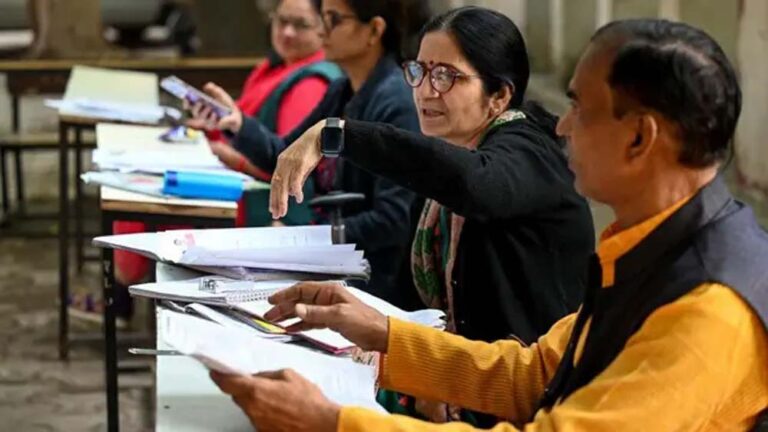 दिल्ली SIR अभियान में मतदाताओं के भ्रम दूर, निर्वाचन अधिकारी ने दिए जवाब