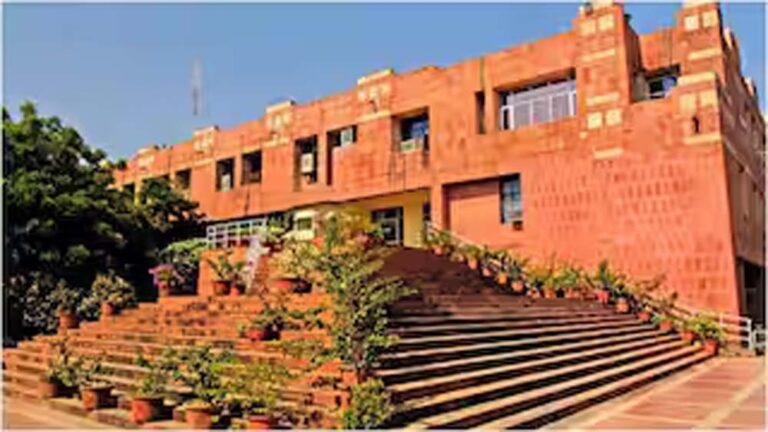 जेएनयू में बड़ा बदलाव, कुलगुरु ने दो रेक्टरों को पदमुक्त किया