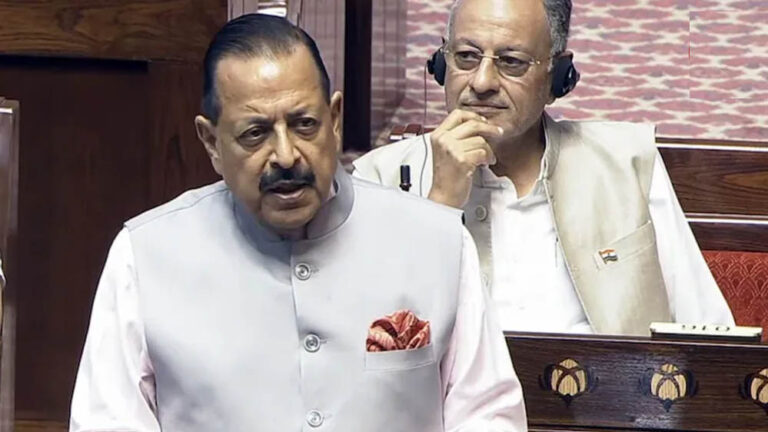 लोकसभा में पेश हुआ एंटी-पेपर लीक बिल, विपक्ष के हंगामे से संसद की कार्यवाही स्थगित