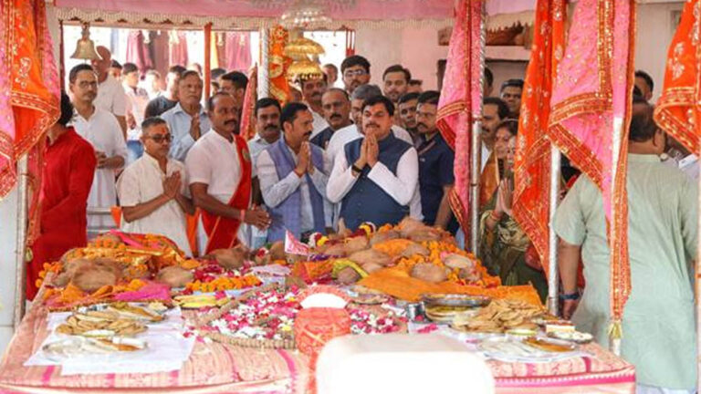 बाहरी आडंबरों से अलग है दादाजी धूनीवाले धाम, जहां आध्यात्मिक शक्ति का होता है अनुभव : मुख्यमंत्री डॉ. यादव