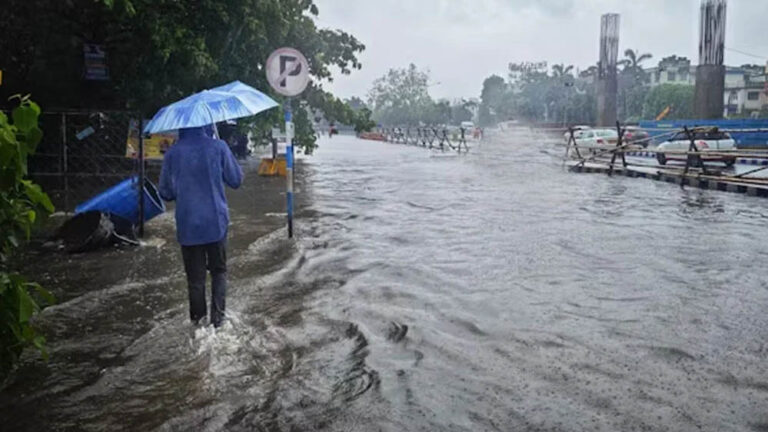 MP Weather Alert: 4 दिन तक भारी बारिश का अलर्ट, शहडोल में आकाशीय बिजली से 3 की मौत, कई जिलों में खतरे की चेतावनी