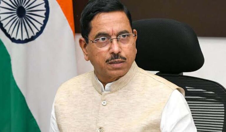 धर्मेंद्र प्रधान के बाद प्रह्लाद जोशी बने शिक्षा मंत्री, चुनौतियां बड़ी