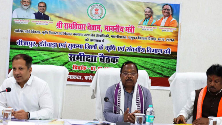रायपुर : कृषि मंत्री रामविचार नेताम ने दिए निर्देश: किसानों तक हर योजना का लाभ पहुंचे, बढ़े आय और उत्पादन
