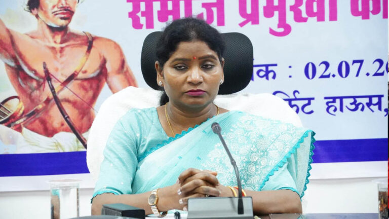 रायपुर : जनजातीय समुदाय के अधिकारों की रक्षा के लिए राष्ट्रीय अनुसूचित जनजाति आयोग प्रतिबद्ध: डॉ. आशा लकड़ा