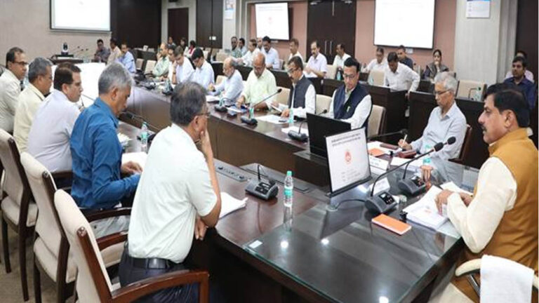 स्कूल चलें अभियान के दौरान ही कराएं सांदीपनि विद्यालय भवनों का लोकार्पण : मुख्यमंत्री डॉ. यादव