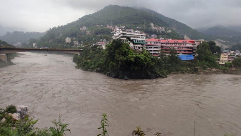 Himachal Rain: मॉनसून का कहर, 9 लोगों की मौत, 49 सड़कें बंद; बारिश-भूस्खलन से जनजीवन प्रभावित