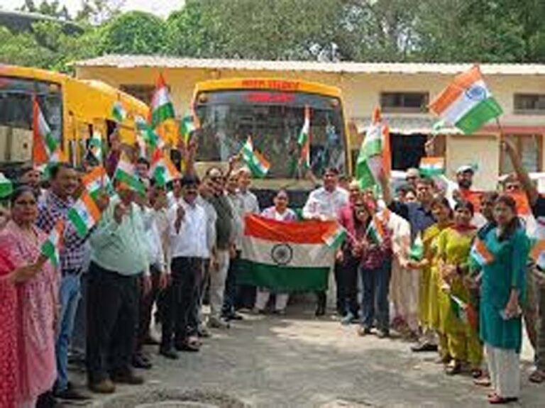 हर घर तिरंगा अभियान में दो लाख झंडे बनाएंगे स्वयं सहायता समूह