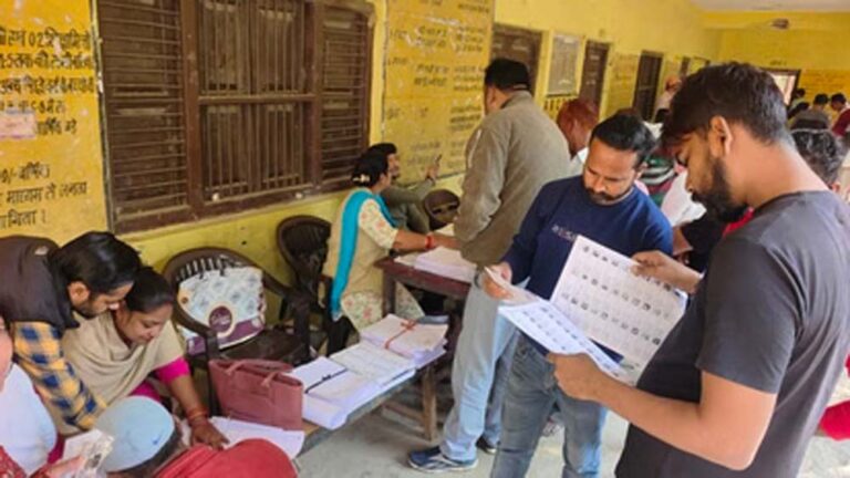 SIR प्रक्रिया में BLO को 2002 वोटर सूची मिलान में आ रही बड़ी दिक्कत