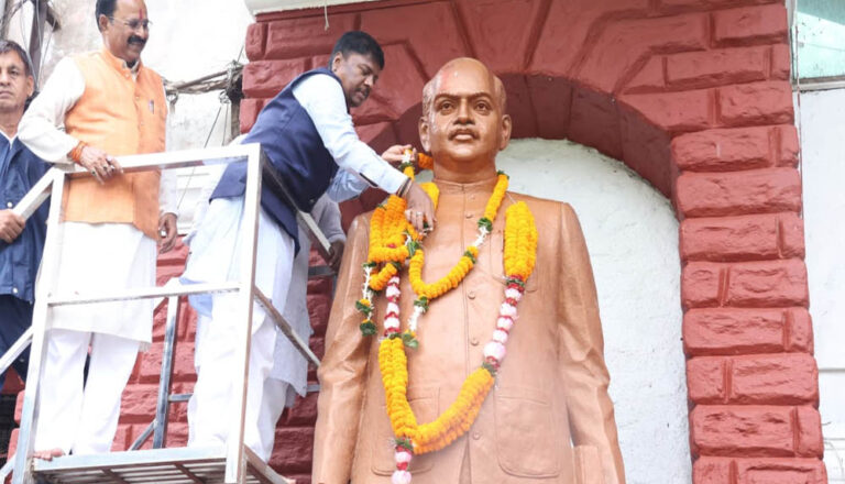 डॉ. श्यामा प्रसाद मुखर्जी की जयंती पर वन मंत्री कश्यप ने अर्पित की पुष्पांजलि