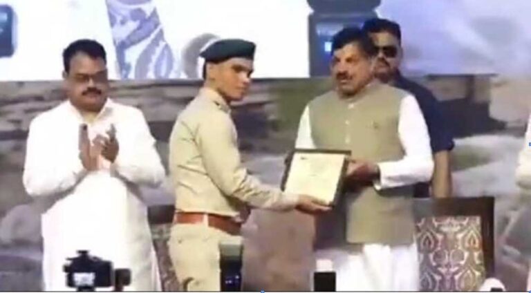 मुख्यमंत्री डॉ. यादव ने अंतर्राष्ट्रीय बाघ दिवस पर एसटीएफ जबलपुर के वनरक्षक तौहेल को किया सम्मानित