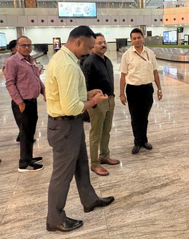 भारत सरकार के पर्यटन मंत्रालय के अतिरिक्त सचिव एवं महानिदेशक सुमन बिल्ला का रायपुर एयरपोर्ट पर हुआ आत्मीय स्वागत