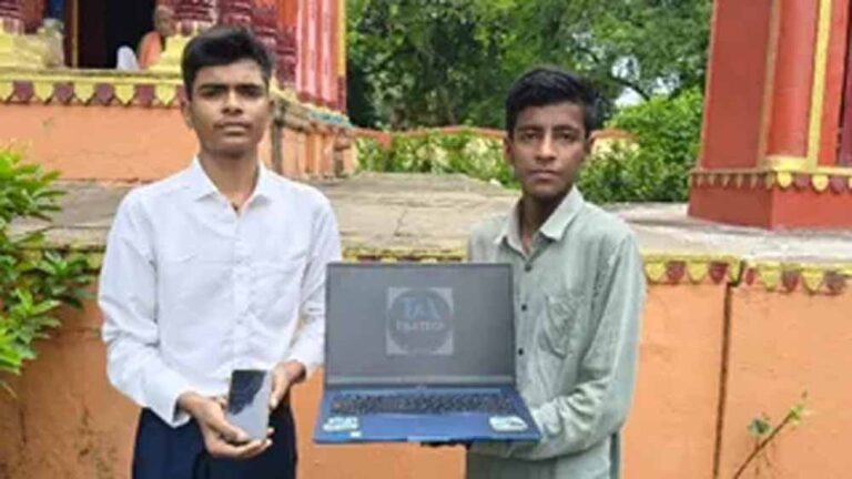 7वीं के छात्र का कमाल! स्मार्ट सॉफ्टवेयर से क्लास टीचर का मोबाइल हो जाएगा लॉक
