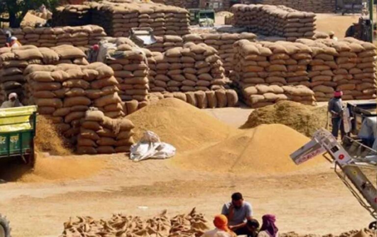 दुर्ग में धान खरीदी में गड़बड़ी, समिति प्रबंधक के खिलाफ अपराध दर्ज