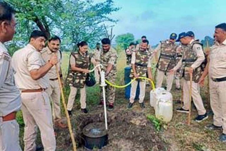 CG में शराब माफिया पर कार्रवाई के दौरान पुलिस टीम पर हमला, 6 ग्रामीण गिरफ्तार