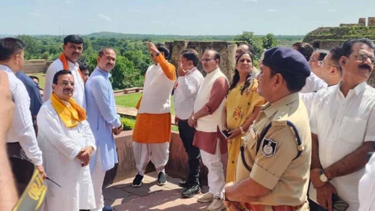 श्रीरामराजा सरकार के दरबार पहुंचे CM डॉ. मोहन यादव, ‘रामराजा लोक’ परियोजना का किया निरीक्षण, निवाड़ी को देंगे बड़ी सौगात