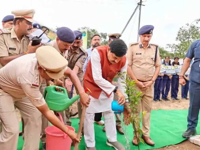 सीएम डॉ. मोहन यादव का काफिला रुकवाने पर बड़ा एक्शन, टीकमगढ़ एसपी हटाए गए