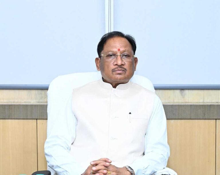 नकटी में शासकीय भूमि से अतिक्रमण हटाने से पहले सरकार ने प्रभावित परिवारों को दिया पक्का आवास