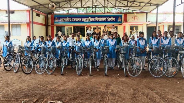 सरस्वती साइकिल योजना से बेटियों के सपनों को मिले पंख
