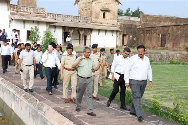 अपर मुख्य सचिव शुक्ला और संभाग आयुक्त शर्मा ने किया स्थल निरीक्षण